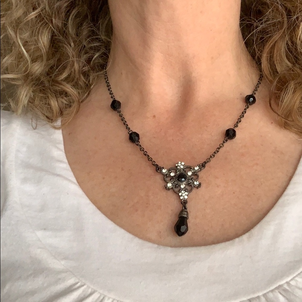Black bead necklace with pendant
